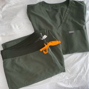 XL Moss Figs Scrubs Catarina top & Livingston pants